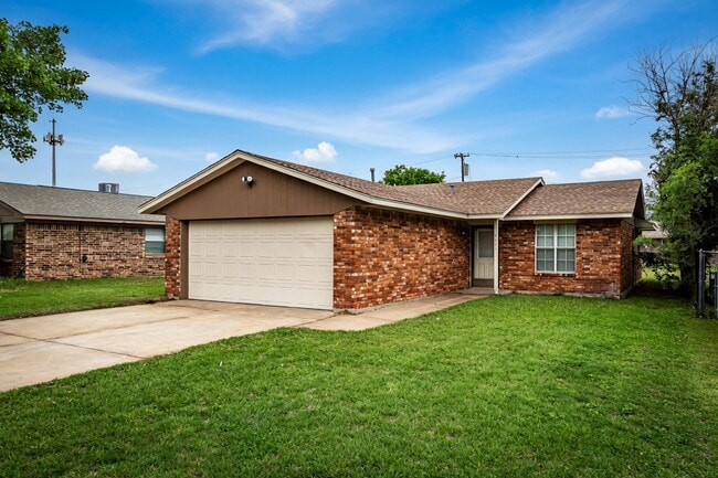Photo - 6111 NW Maple Ave