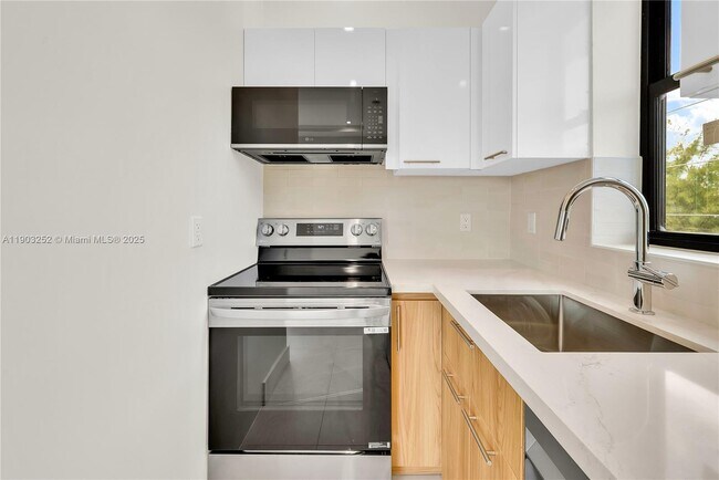 Photo - 530 SW 11th Ave Unidad 302