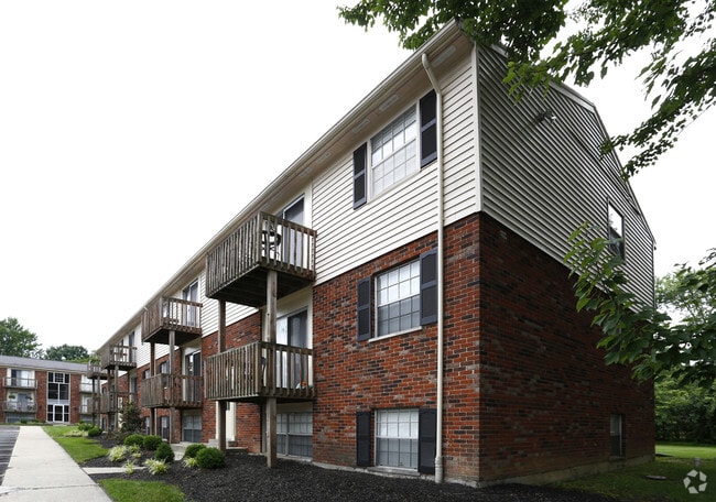 Building Photo - The Oaks of Kenwood Rental