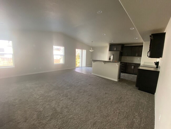 Photo - 3 Bed 2.5 Bath home in central Bend!