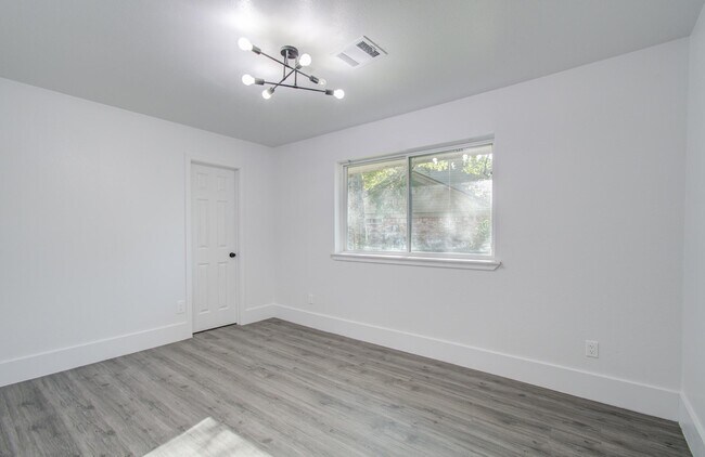 Photo - 595 River Plantation Dr