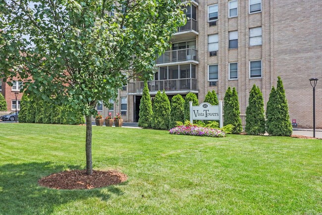 Building Photo - 65 Glenbrook Rd Rental