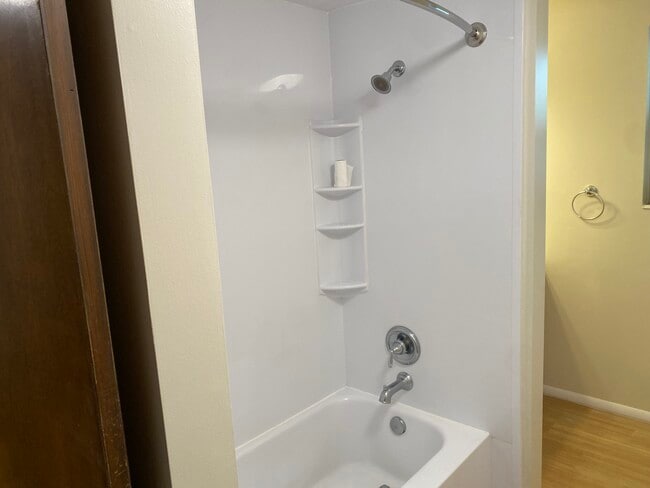 Bath - 2489 Pierce Ave Unit Ground level