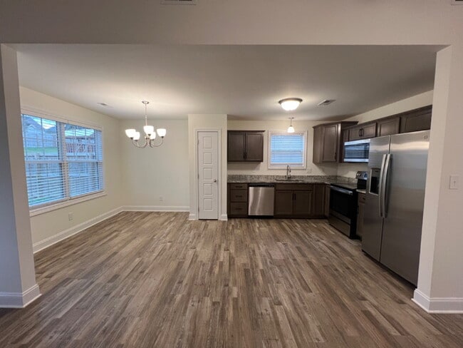 Photo - 811 Lillian Grace Dr