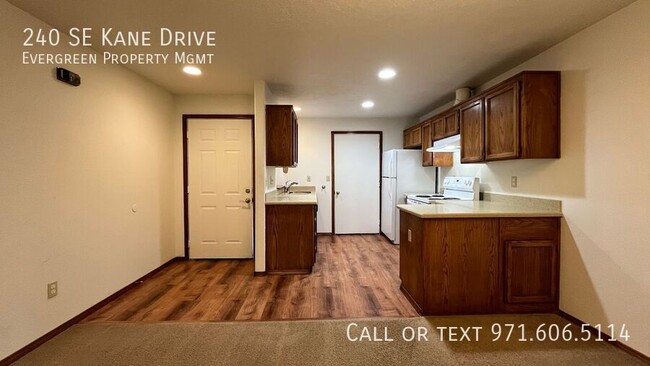 Photo - 240 SE Kane Dr