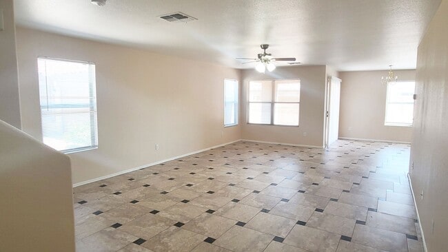 Photo - 4 bedroom in Chandler