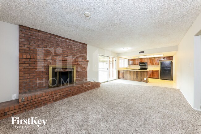 Photo - 3730 W Hartford Ave