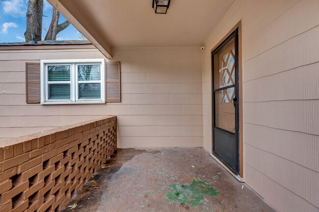 Photo - 3903 Telstar Cir SW