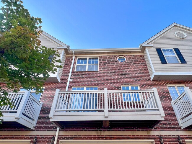 Photo - 554 Prestwick Ln