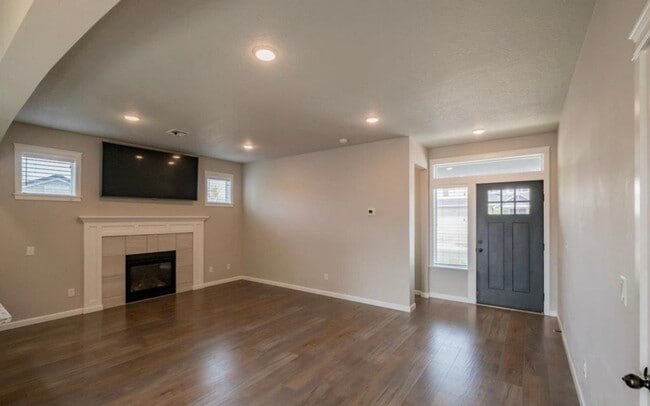 Photo - 4164 Sagecrest Dr NE