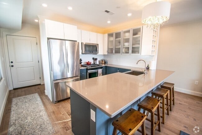 Building Photo - 312 Sumner St Unit 4 Rental