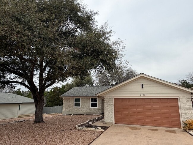 Photo - Renovated 4/2 in Beautiful Lago Vista Location
