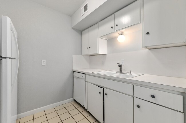 Photo - Great for Roommates!