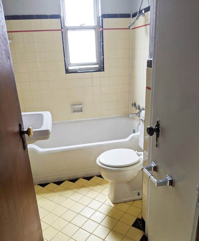 Ludlow 956 - 8 Bath - Ludlow 956