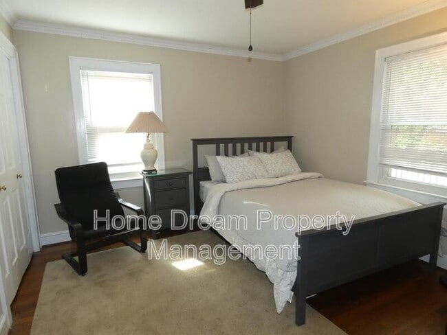 Building Photo - 842 Spring Valley Dr