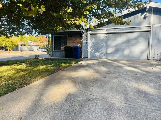 Building Photo - Spacious 3bd/2ba Fair Oaks Duplex with 2 Garage