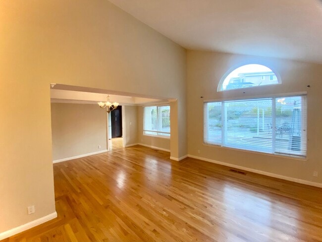 Photo - Gorgeous 4-bedroom Home Located in Cameron Hills Neighborhood of Fremont!