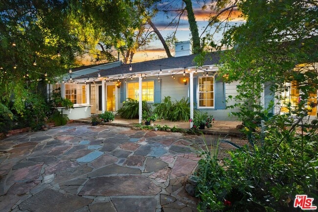 Building Photo - 3231 Coldwater Canyon Ln