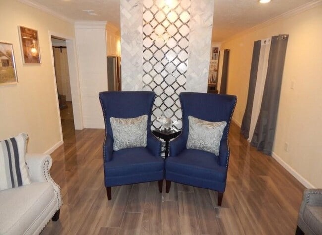 Photo - 8821 Woodruff St