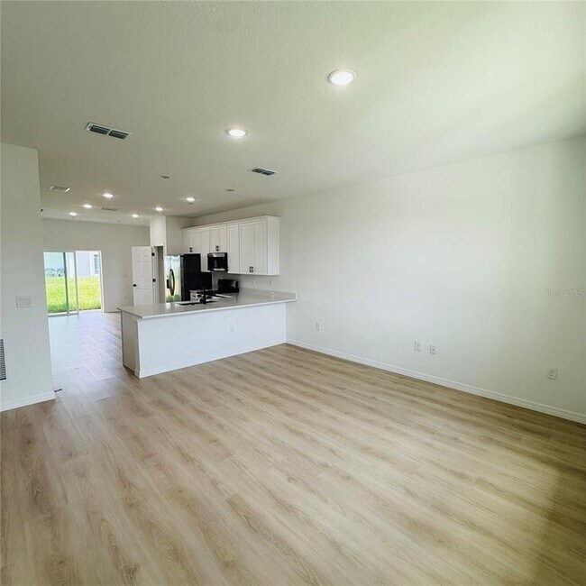 Photo - 602 Desmoines Ct