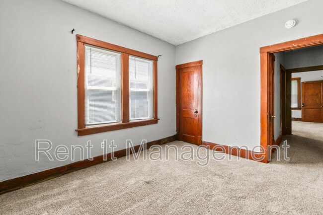 2820 N 19th Ave