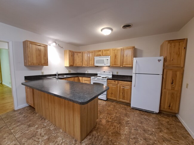 Building Photo - 103 E 5th St Unit #3