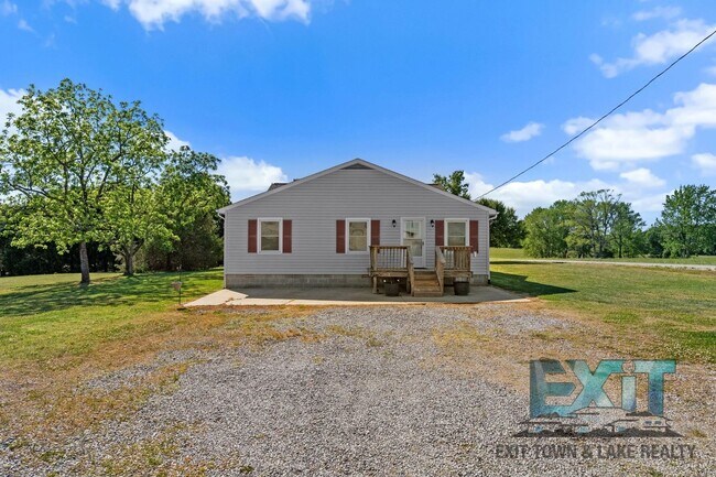 Building Photo - Country Feel, Modern Updates – 3BR Home on Quiet Road Just Outside of South Hill