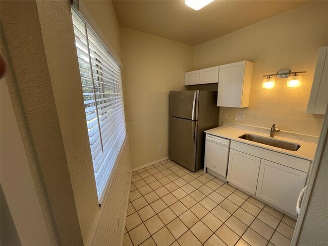 Photo - 6809 West Gate Blvd Unidad 110