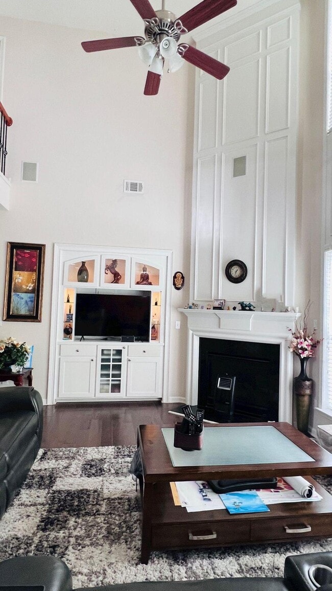 Photo - 725 Earlham Dr
