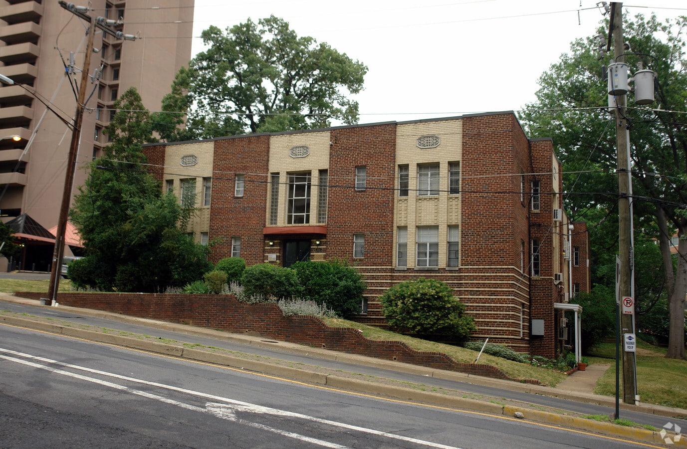 Courthouse Manor - Courthouse Manor