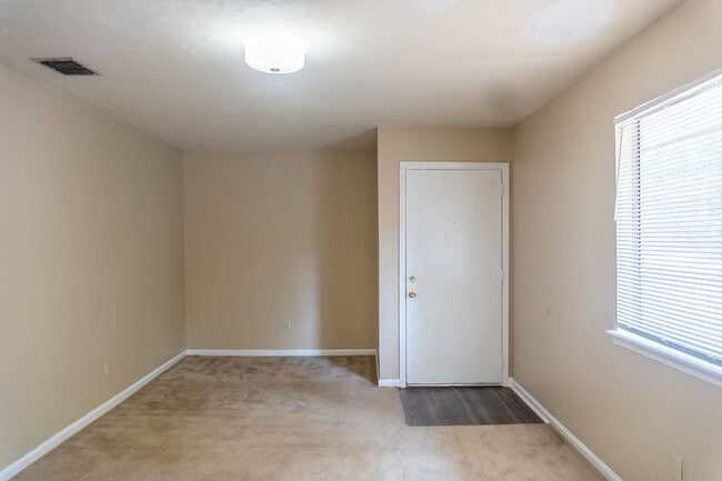 Photo - 709 Pointe Ct Unit B