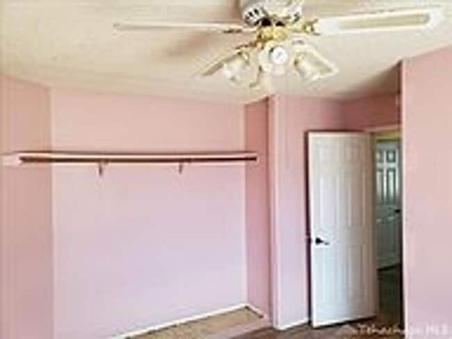 Photo - Beautiful 3/2 in Oak Knolls