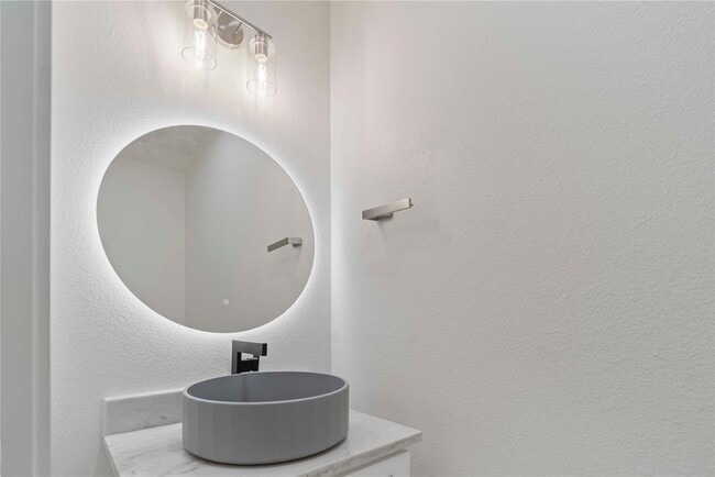 Photo - 4353 Clover St