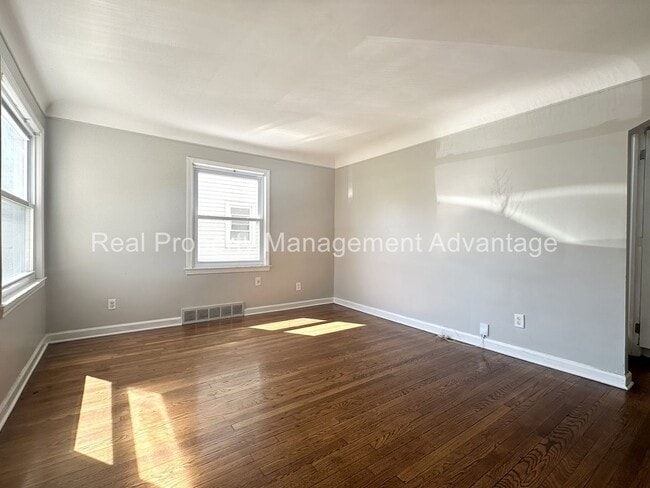 Photo - 3 Bedroom Bungalow in the Heart of Roseville!