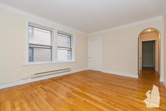 425 W Roscoe St Unit 101
