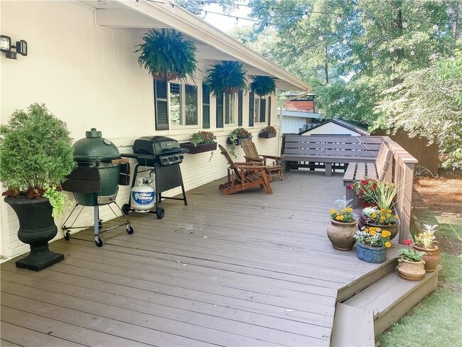 Photo - 2841 Cravenridge Dr NE