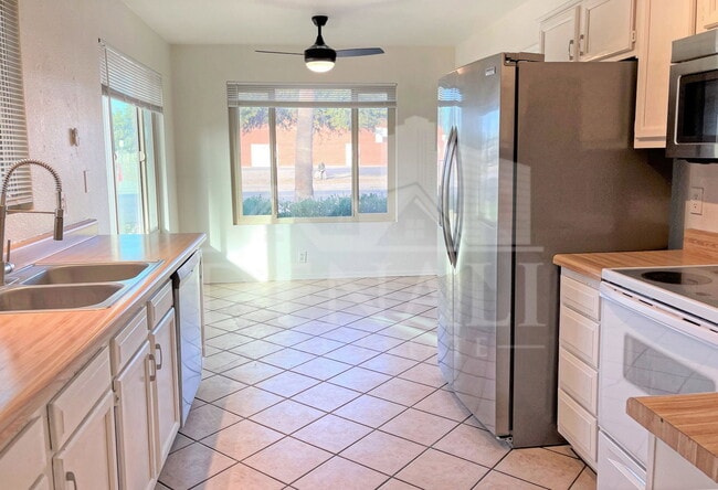 Photo - 5093 W Whitten St