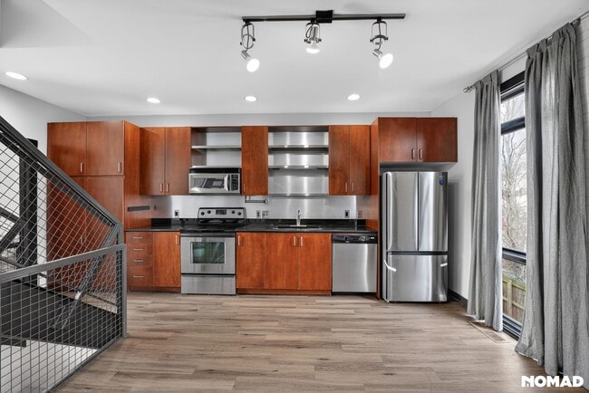 Photo - 1273 MacKintosh pknw