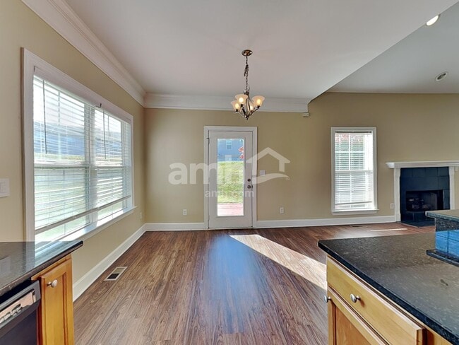 Photo - 116 Lake Point Ct