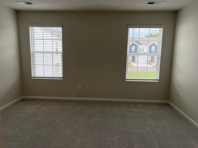 Photo - 716 Peyden Ln