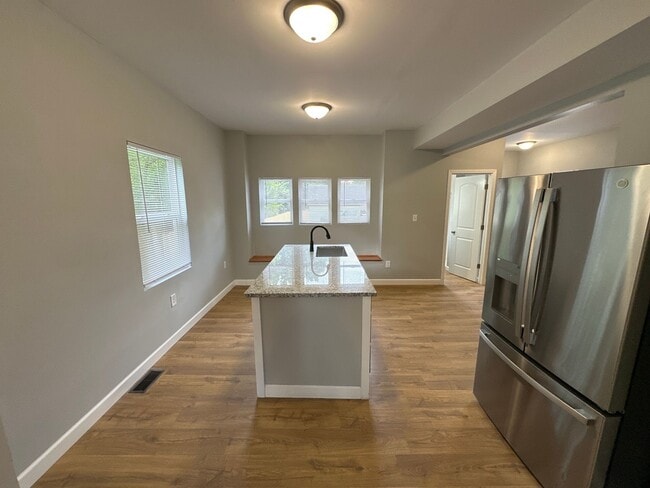 459 E Oakland Ave