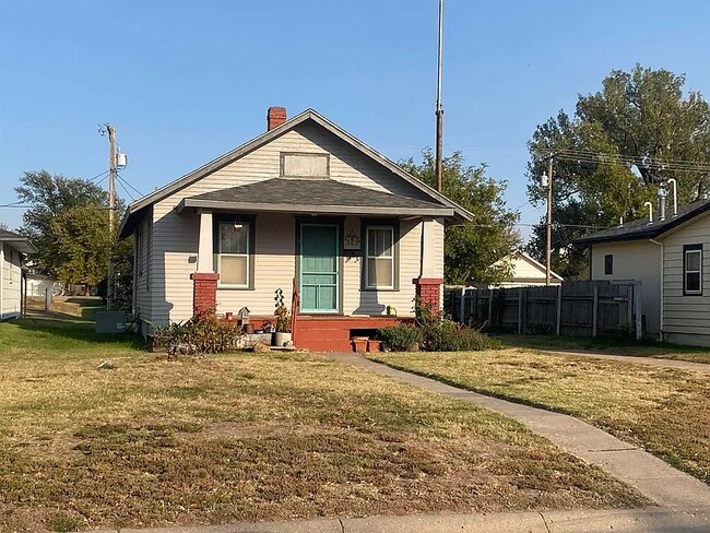 Photo - 505 Dorrance St House