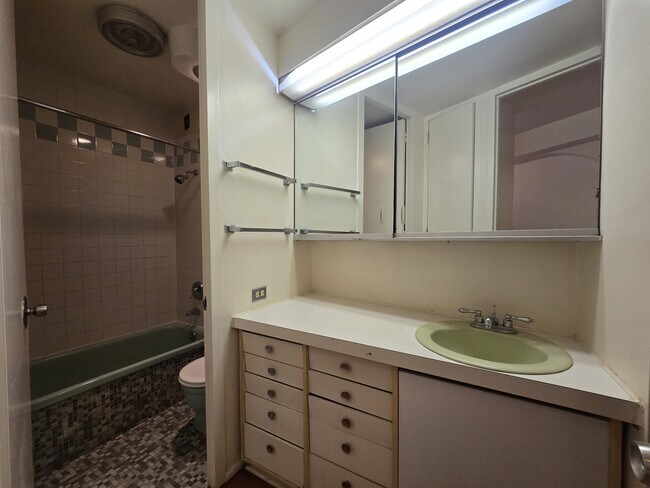 Photo - 300 N State St