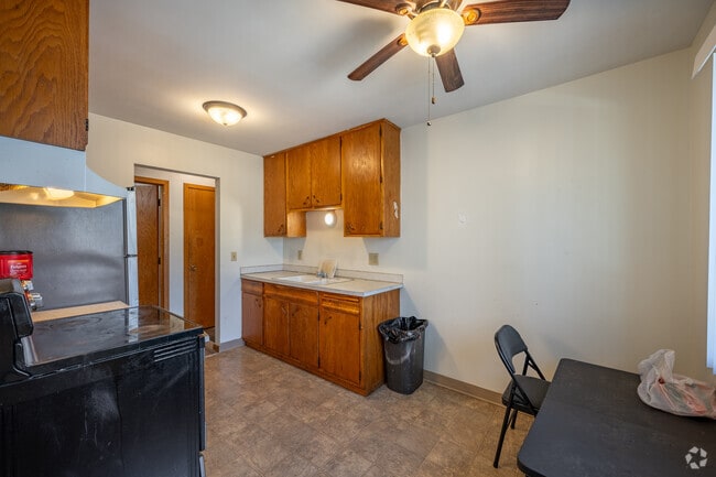 2BR, 1 BA - 900SF - Kitchen - Minnehaha Apartments