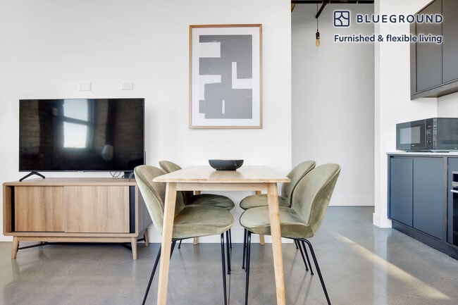 Photo - 2061 N Southport Ave Unit FL3-ID566