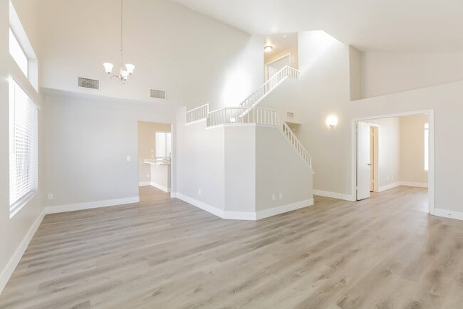 Photo - 1701 Klamath Falls Way