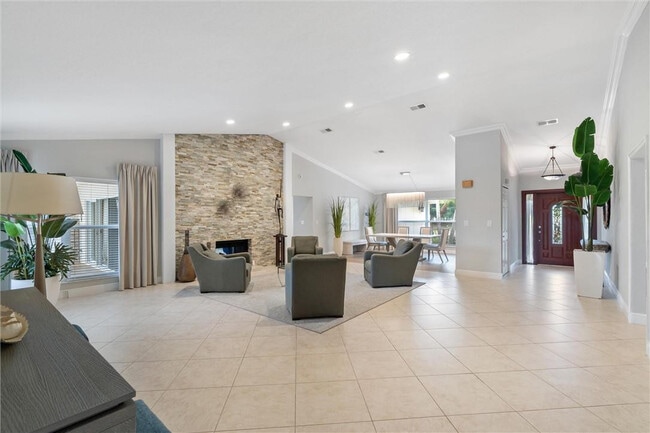 Photo - 2445 Lakes Dr