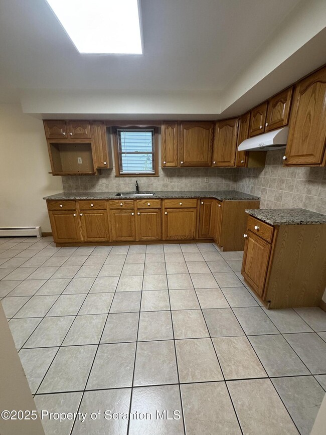 Building Photo - 230 N Main St Rental