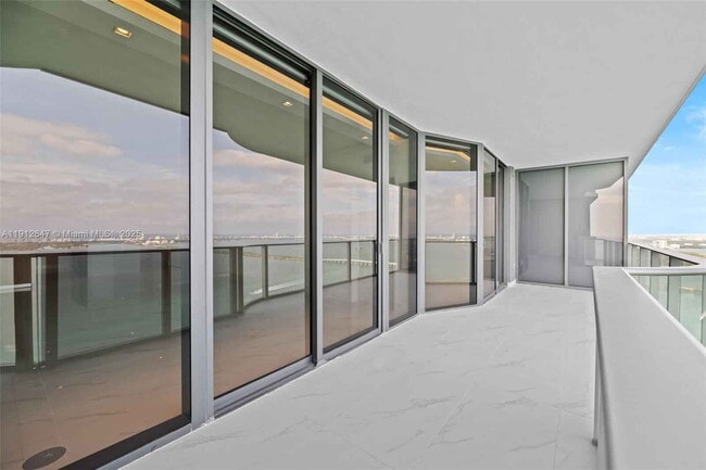 Building Photo - Northeast 24th Street, Miami, FL 33137 - 2 BR 2 BA condo Unit 5606