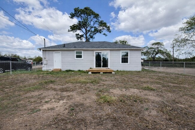 Photo - 209 W Alfred St